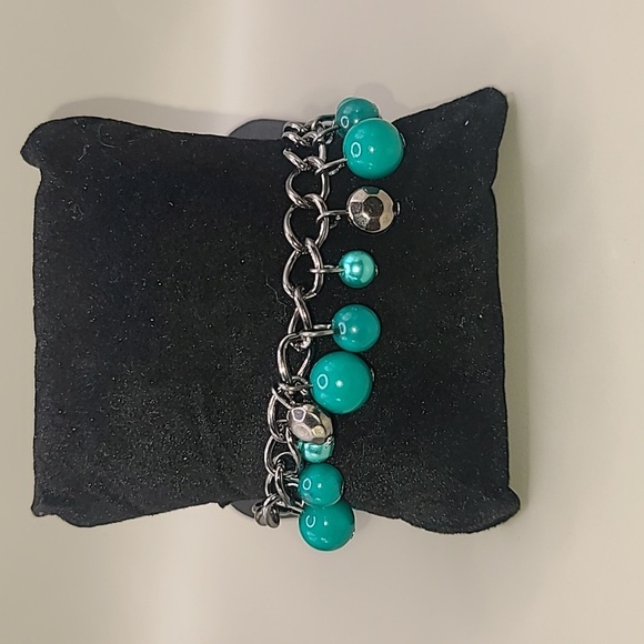 Gypsy bracelet in silver tone and green beads - Picture 1 of 5